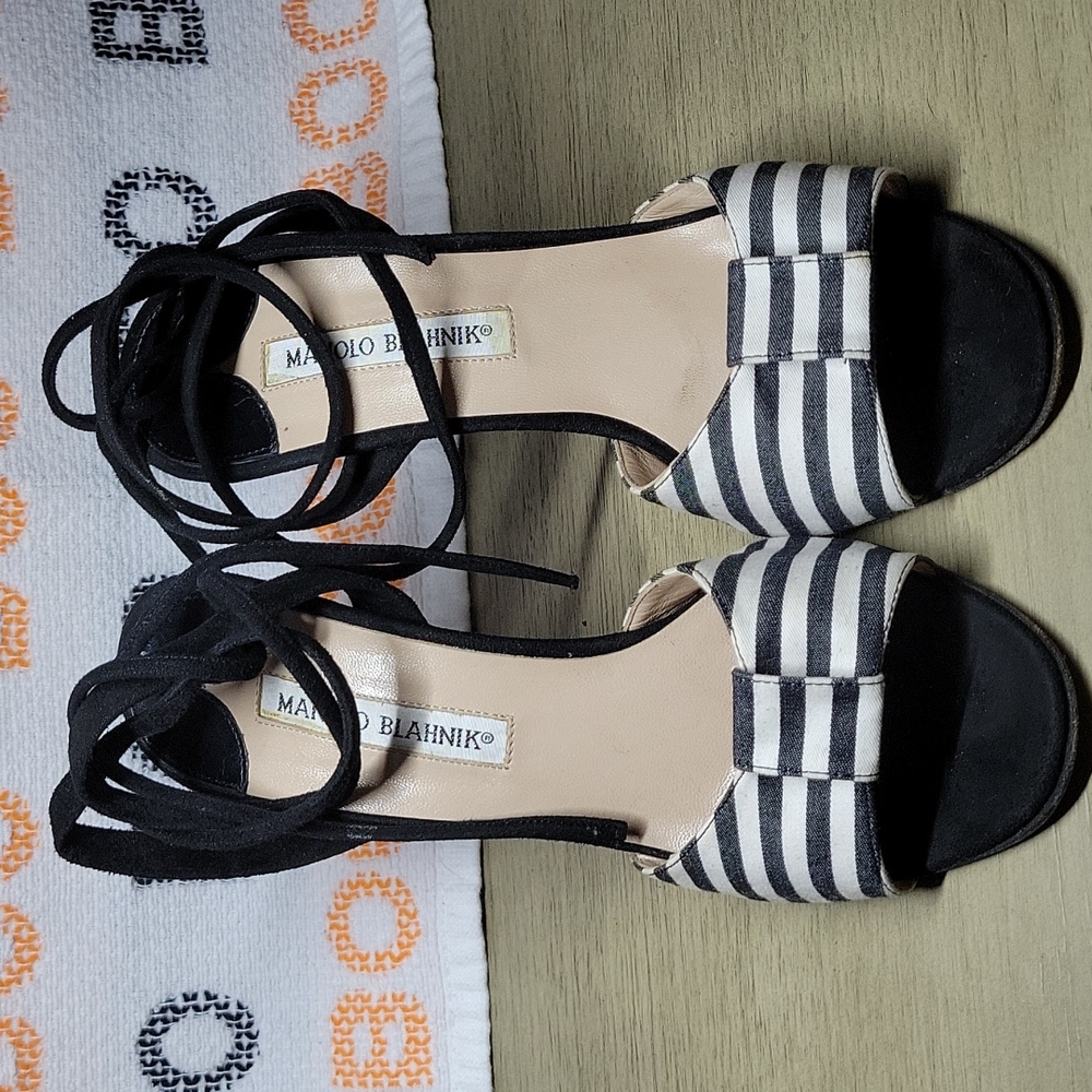 Slingback Manolo Blahnik stripped heels